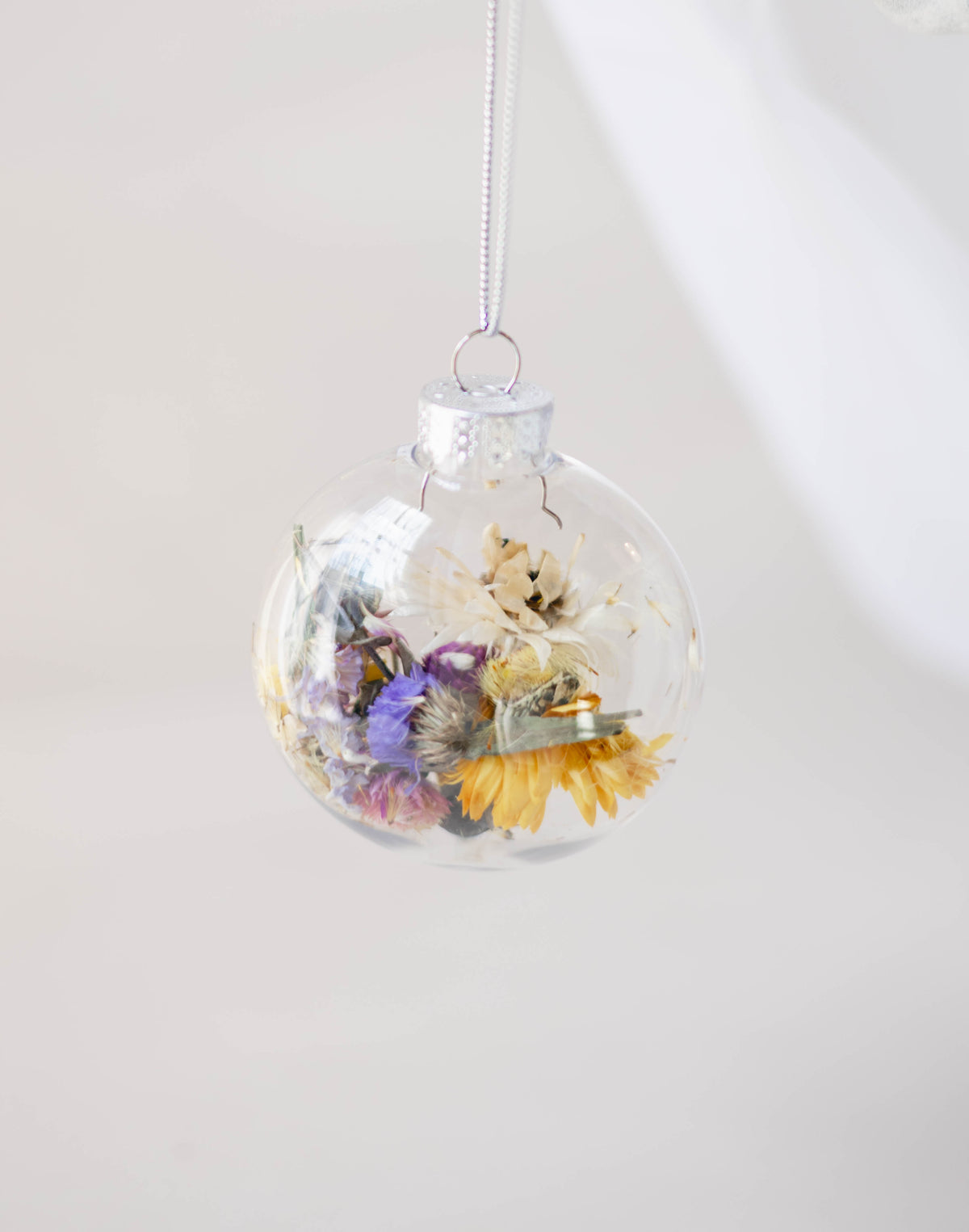 Boule de Noël fleurie
