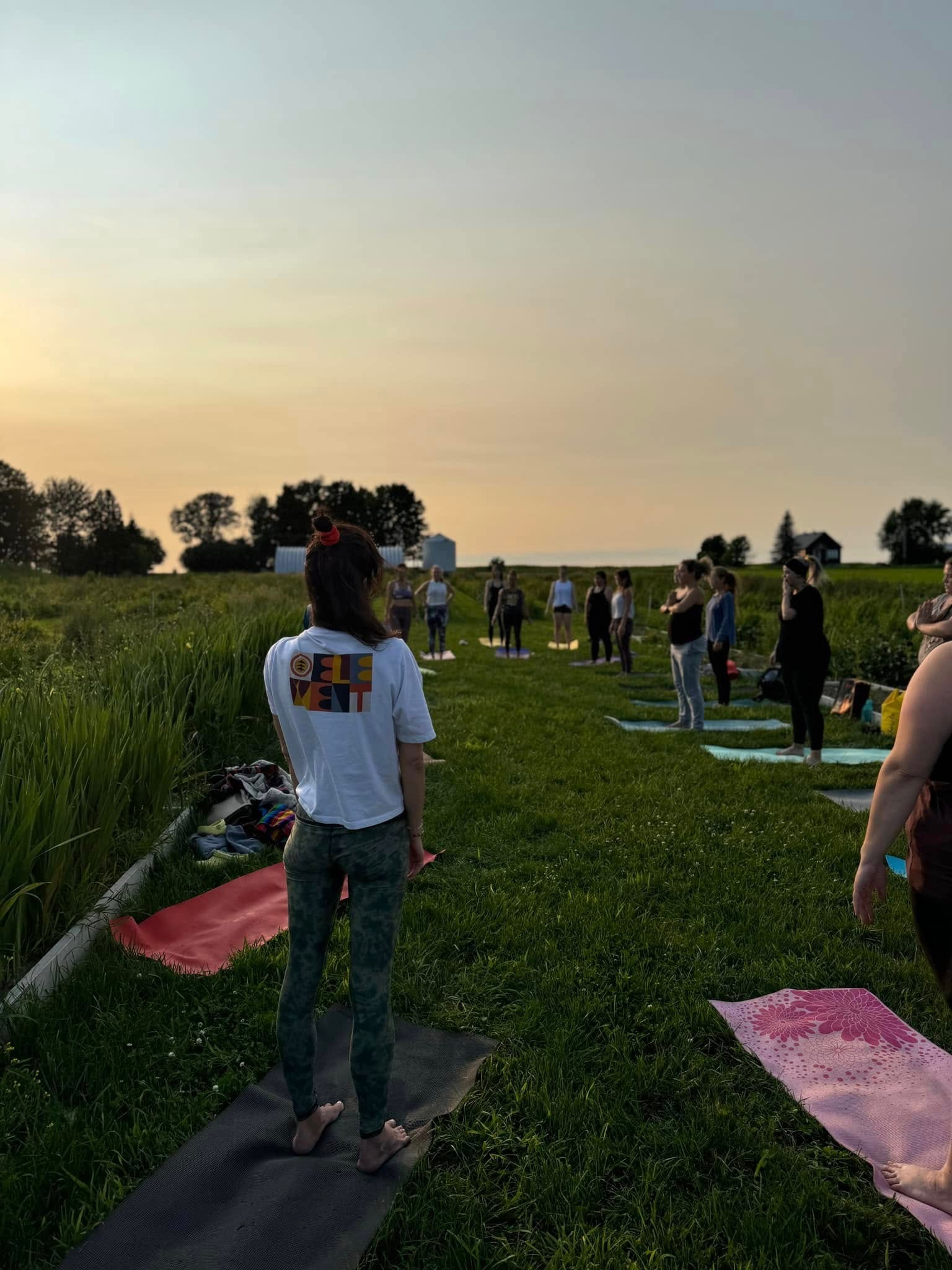 Yoga maman gratuit — 10 mai | Fête des Mères | Pivoinerie Lili & Yüna